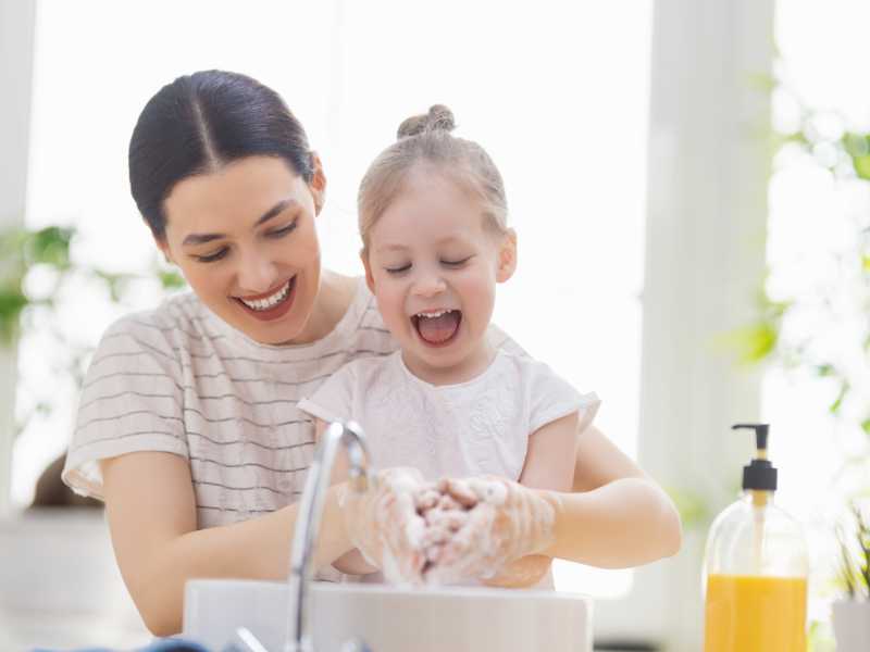 mom-washing-hand-with-toddler