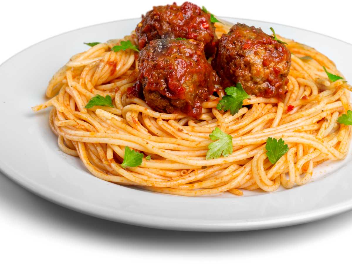 a-plate-of-pasta-with-mini-meatball-ways-on-how-to-make-toddle-meal