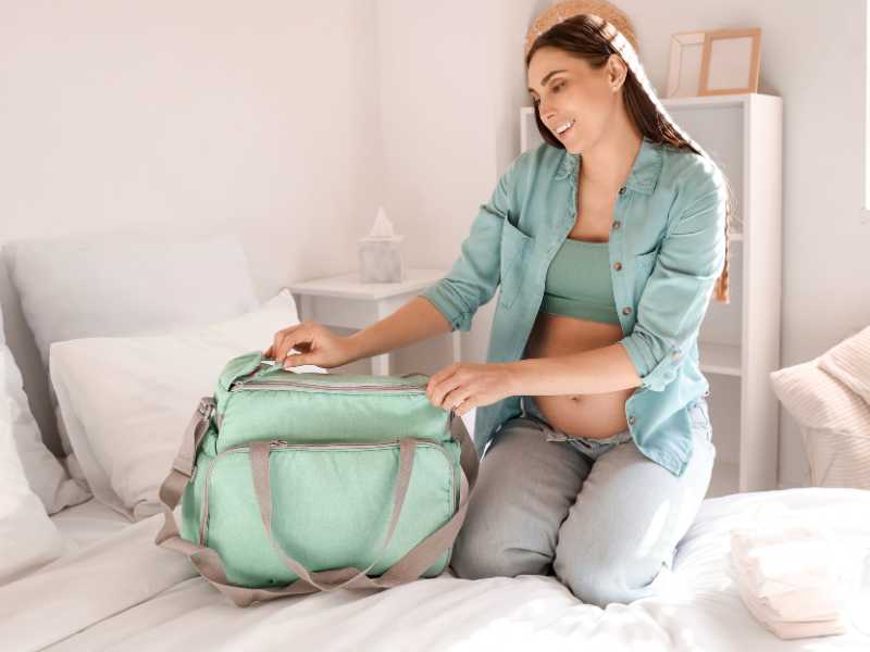 mom-packing-her-hospital-bag-pregnance-checklist-by-trimester