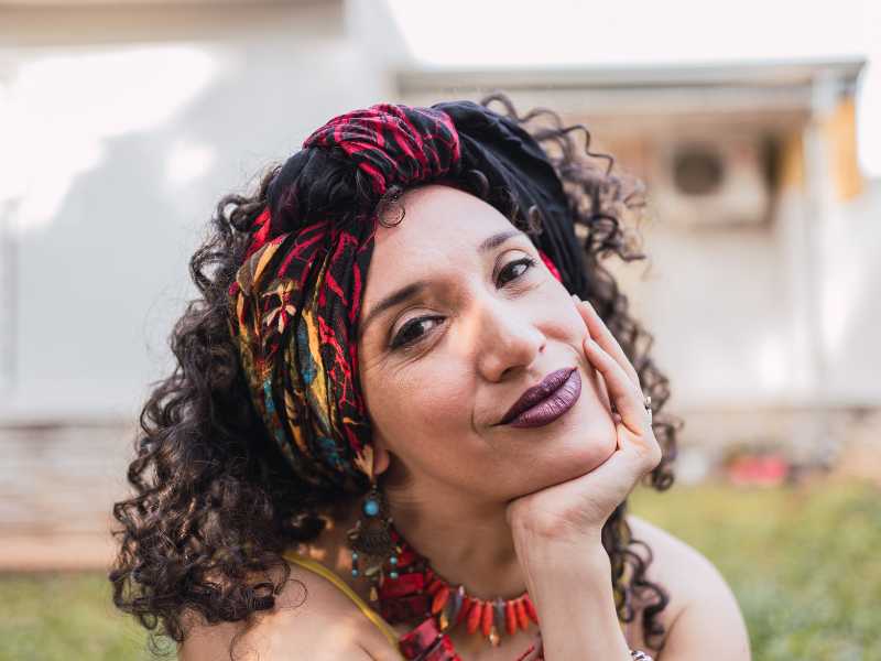 to-aqchieve-a-heat-free-summer-hairstyle-plopping-hair-into-a-silk-scarf