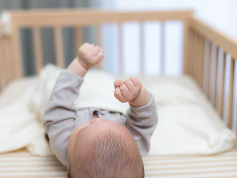 baby-safe-sking-protection-to-survive-summer-vacation-for-newborn