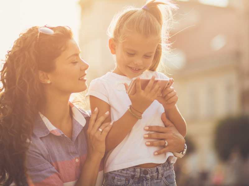 mom-with-her-toddler