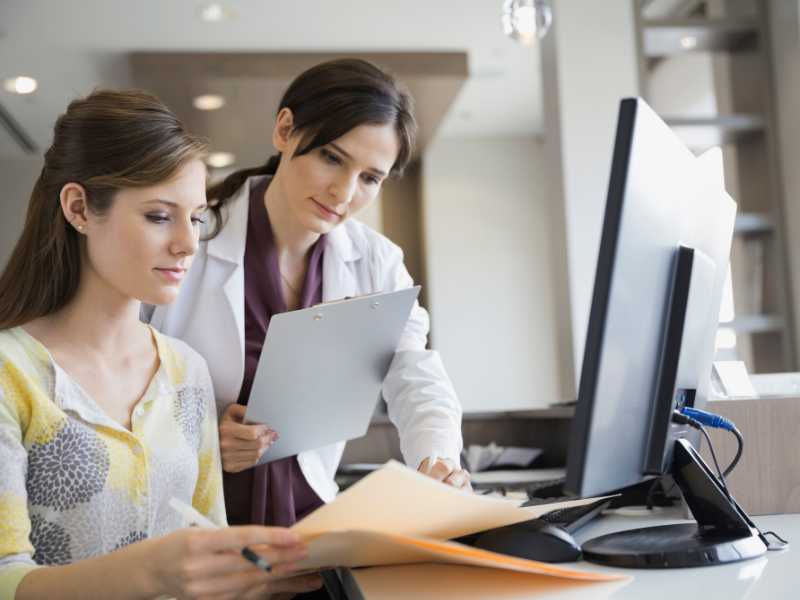 mom-review-medical-history-with-doctor