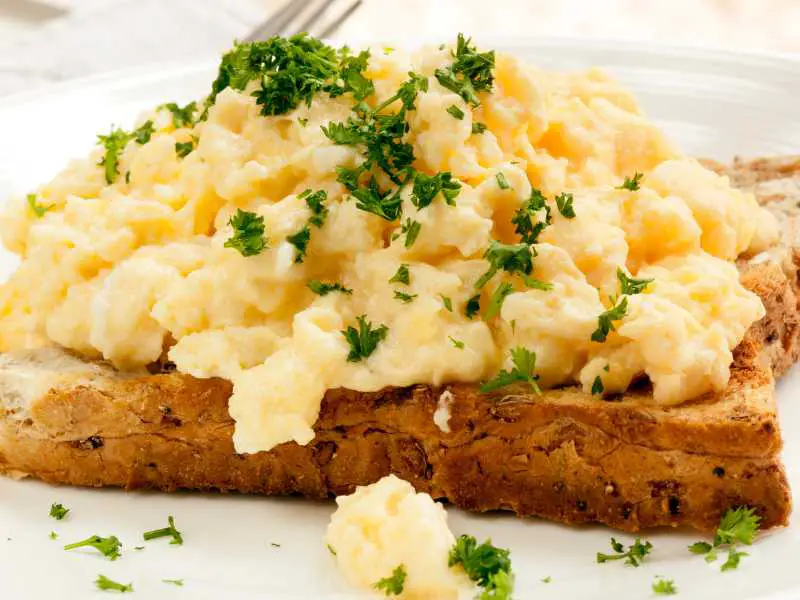 scrambled-egg-with-slice-bread-and-cheese