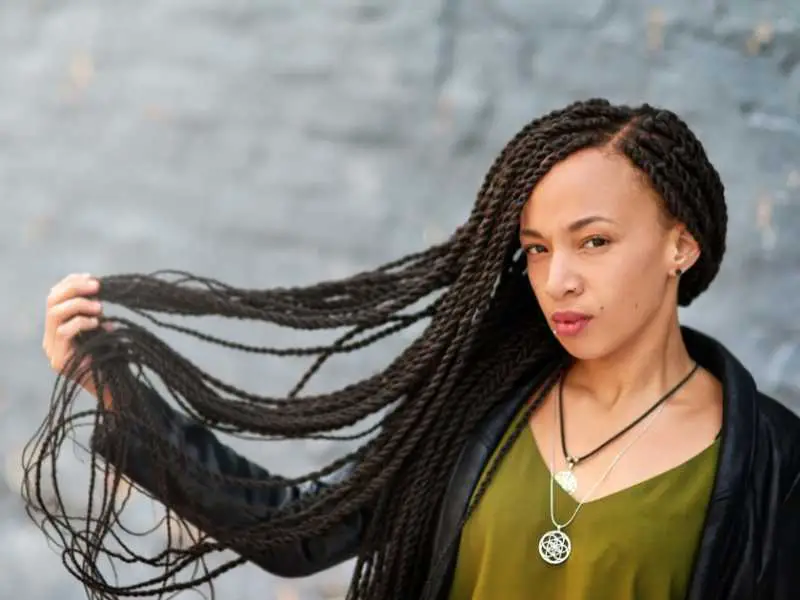 side-twisted-hair-to-achieve-quick-updos-for-thick-hair-in-summer