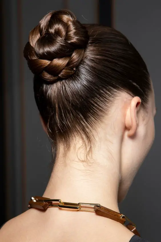 low-bun-hair-to-achieve-a-heat-free-summer-hairstyle