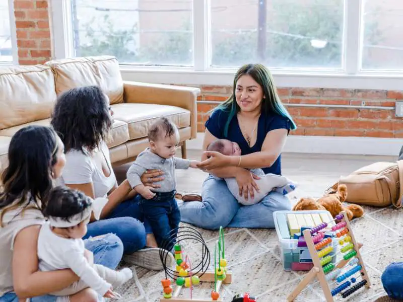 mom-with-other-mom-staying-togerther