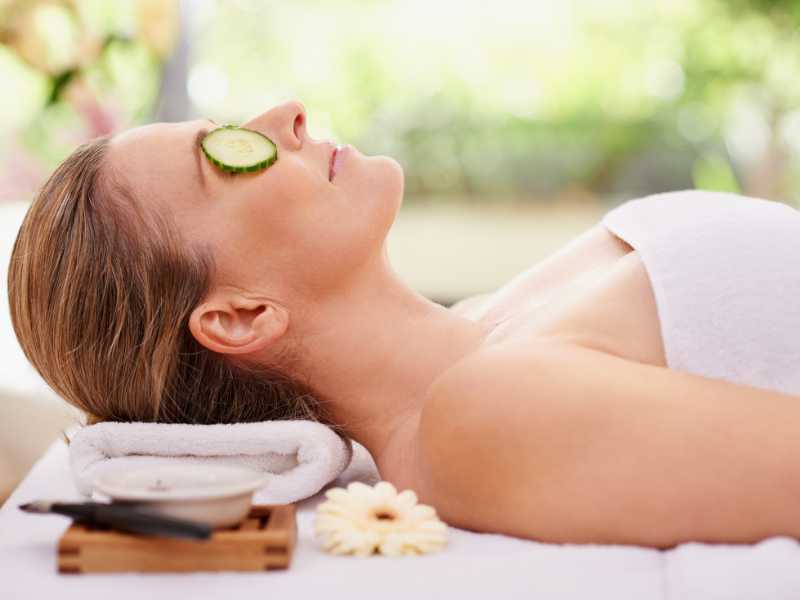 mom-treating-her-self-to-spa-things-to-do-before-the-baby-arrives