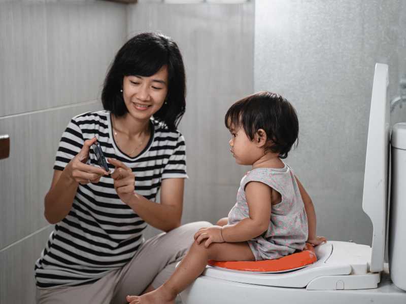 mom-watching-potty-training-video-with-toddler