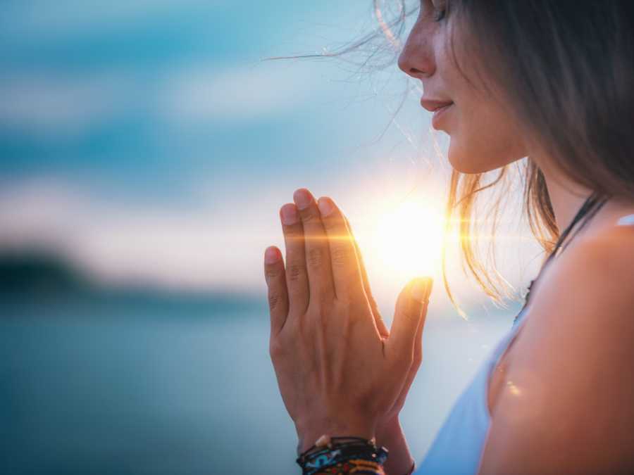 mom-praying-10-minute-self-care-rituals-for-busy-mom