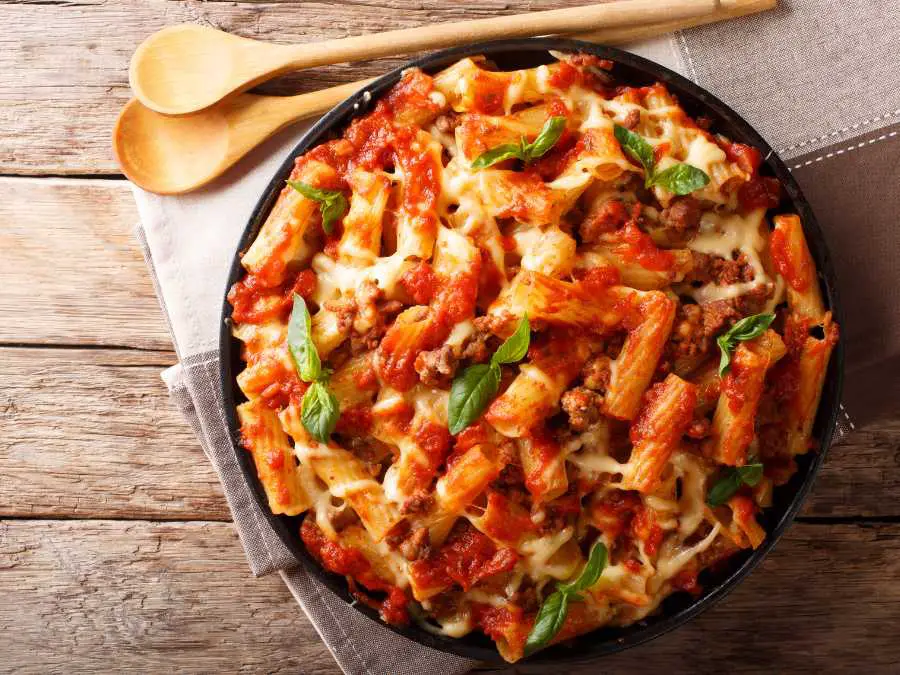 baked-ziti-in-a-black-bowl
