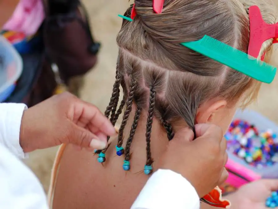 braiding-hair-with-bead