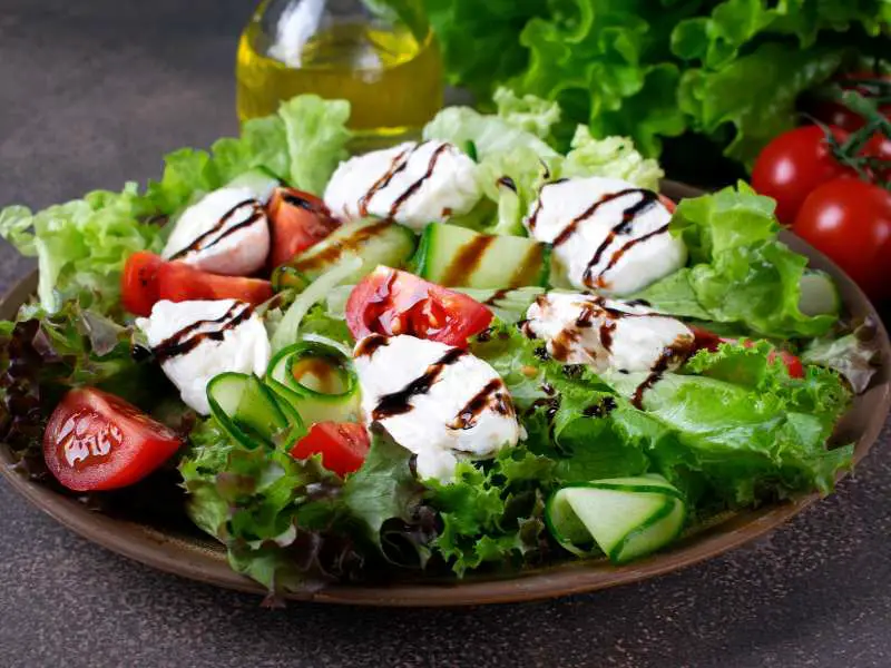 Caprese-Salad-with-Balsamic-Glaze