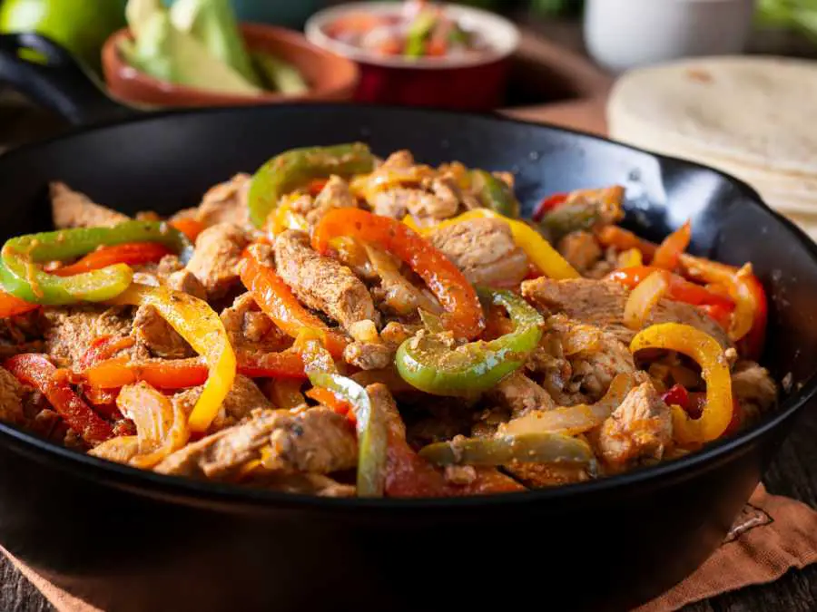chicken-fajita-in-a-fraying-pan