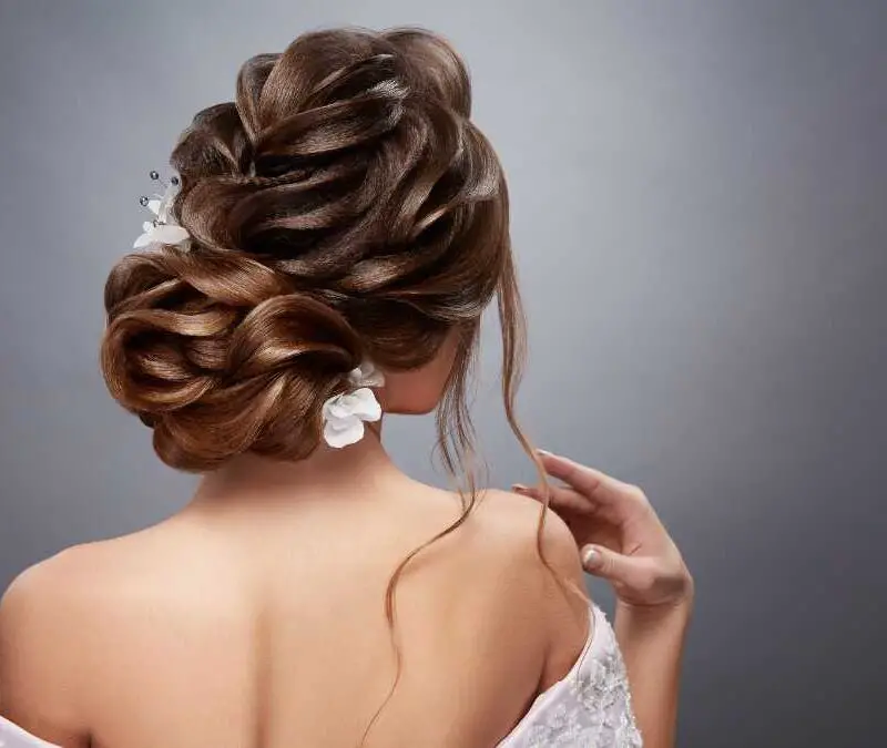 lady-make-protective-hair-style