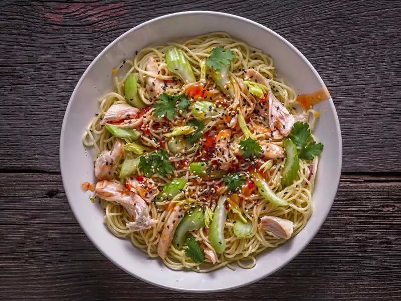 peanut-noodle-salad-summer-meal-that-don't-heat-the-kitchen