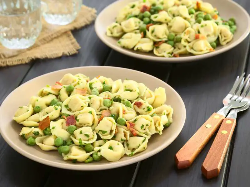 two-plate-of-tortellini-salad-summer-meals-that-don't-heat-the-kitchen