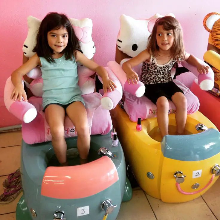 kids-on-salon-experience-how-to-style-no-heat-curl-for-little-girls 