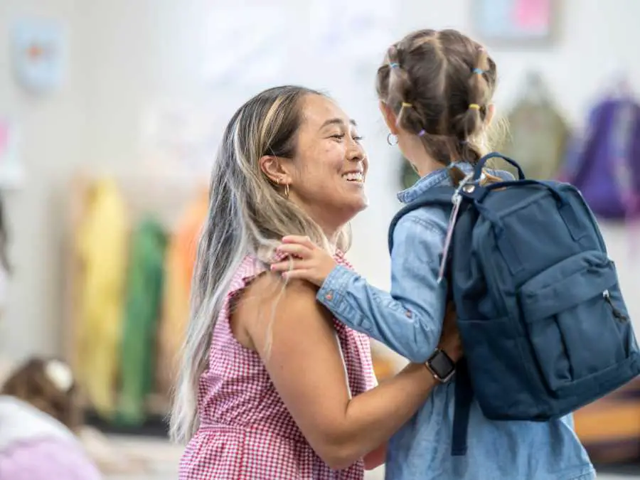 taking-kid-to-school-how-to-manage-mom-life-and-work-life