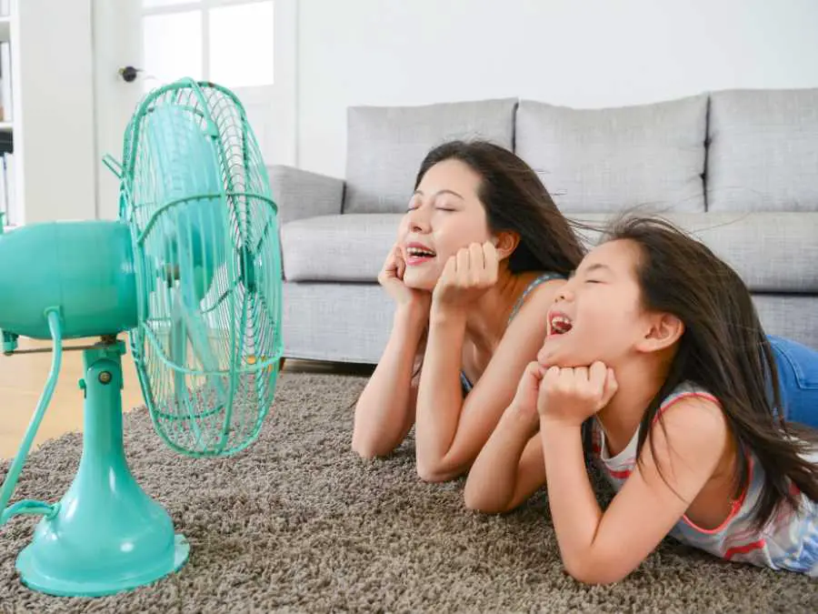mom-having-a-deep-breathing-game-with-kid
