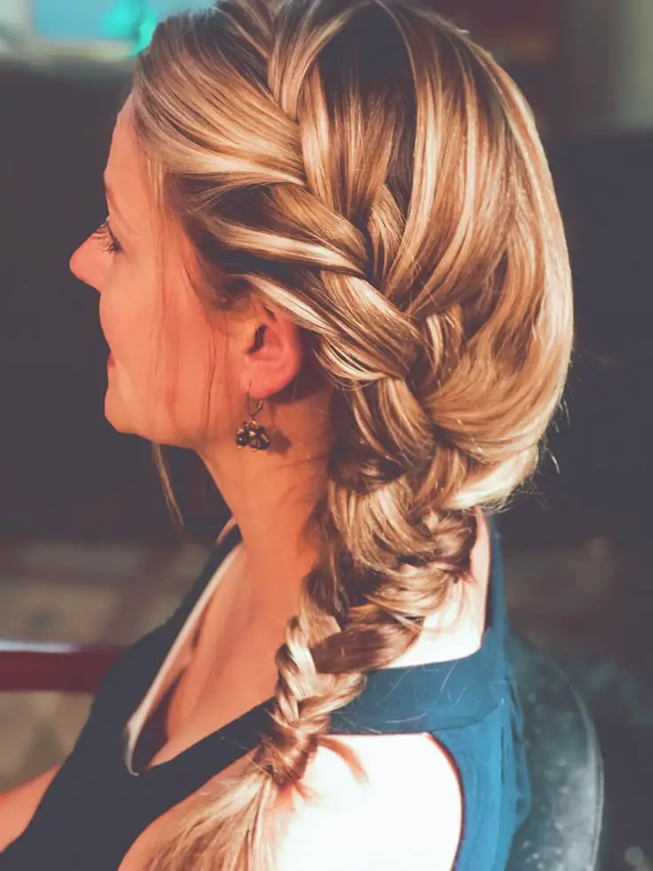 side-braid-to-achieve-no-heat-hairstyle-for-mom-under-5-minute