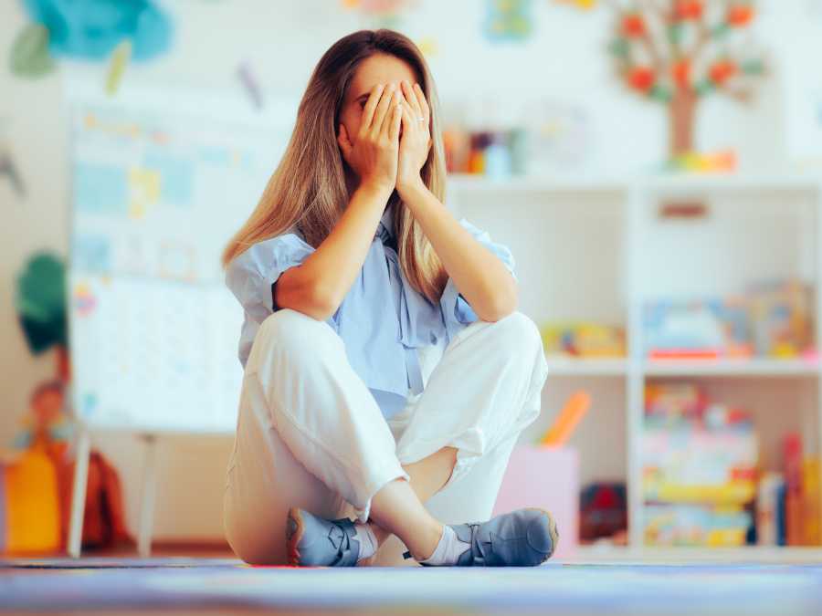 mom-overwhelmed-with-routine-tasks-ways-on-how-to-avoid-mom-burnout