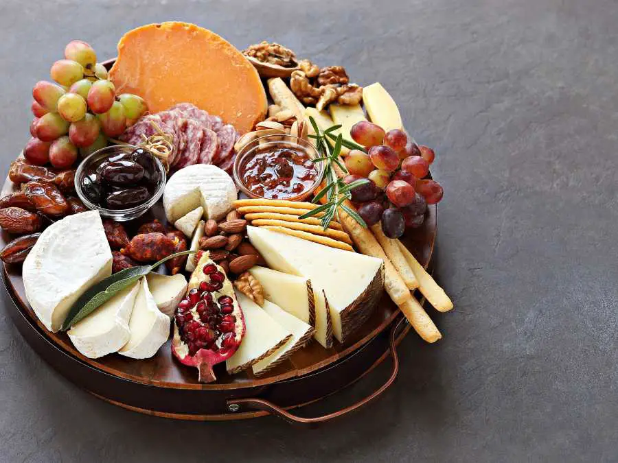 fruit-platter-with-cheese