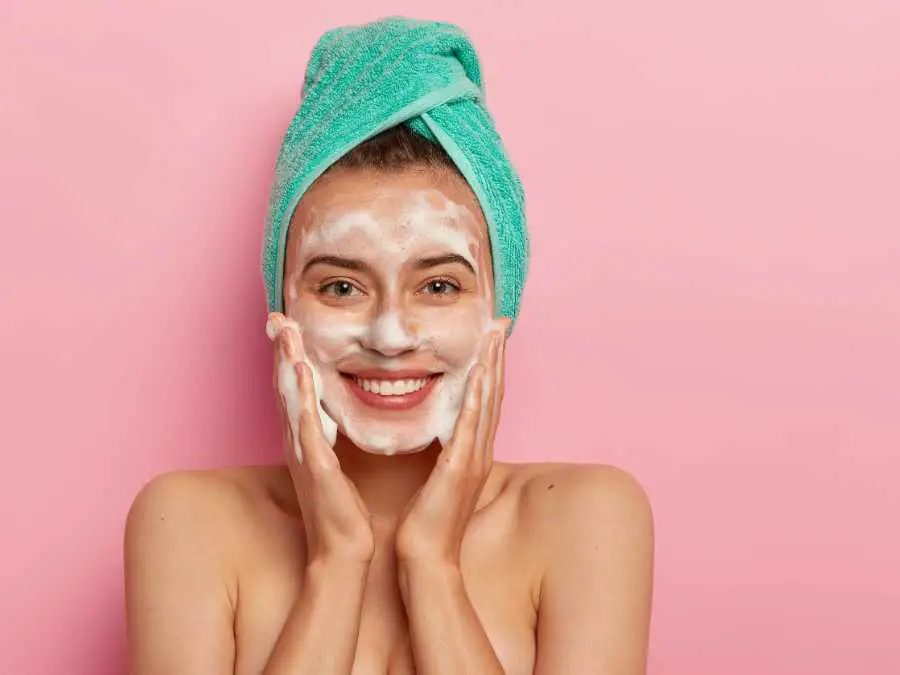 gentle-exfoliation-postpartum-summer-skincare-routing