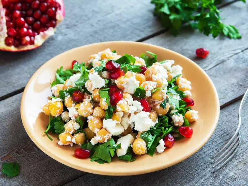 greek-salad-summer-meals-that-don't-heat-thy-kitchen