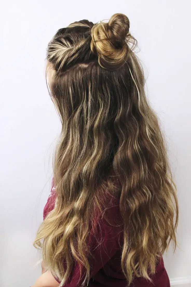 top-knot-to-achieve-no-heat-hairstyle-for-mom-under-5-minute