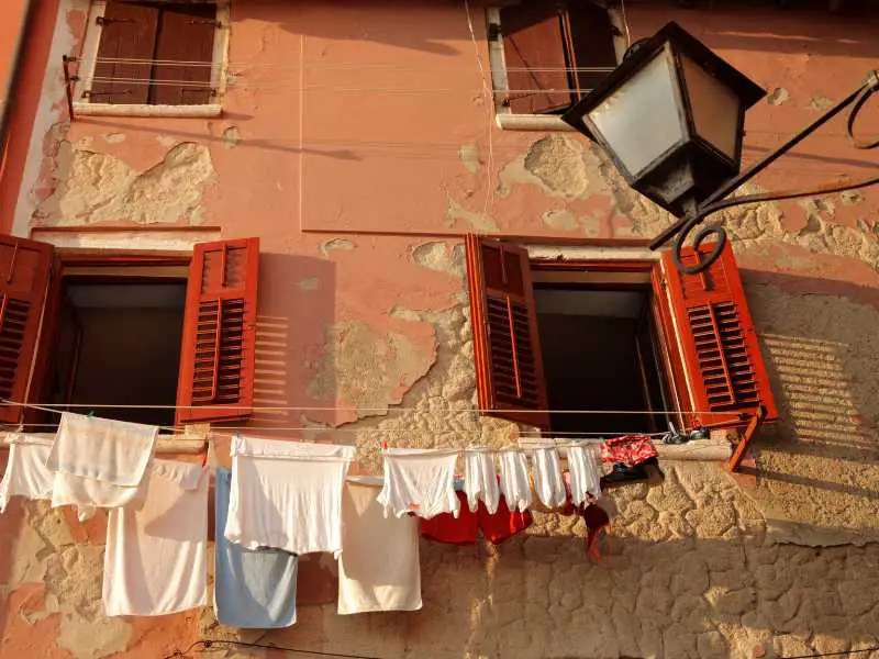 wet-sheet-in-an-open-window-ways-on-how-to-make-your-bedroom-cooler-without-ac