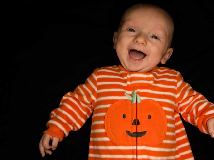 baby-free-from-costume
