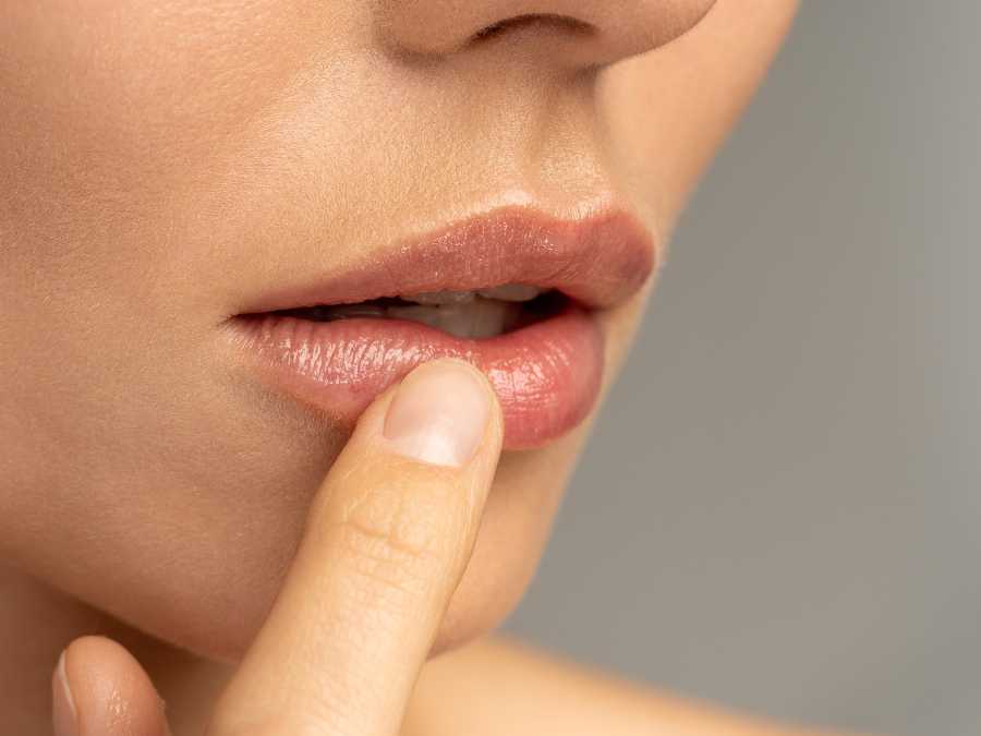 lady-nourishing-her-lip-postpartum-summer-skincare-routing