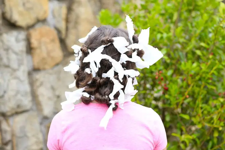 kid-on-paper-towel-curls