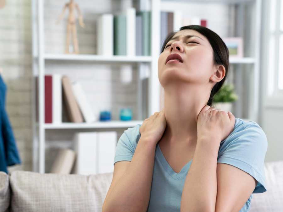 mom-having-physical-pain