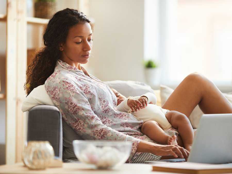 mom-working-why-baby-sleep-how-to-manage-mom-life-and-work-life