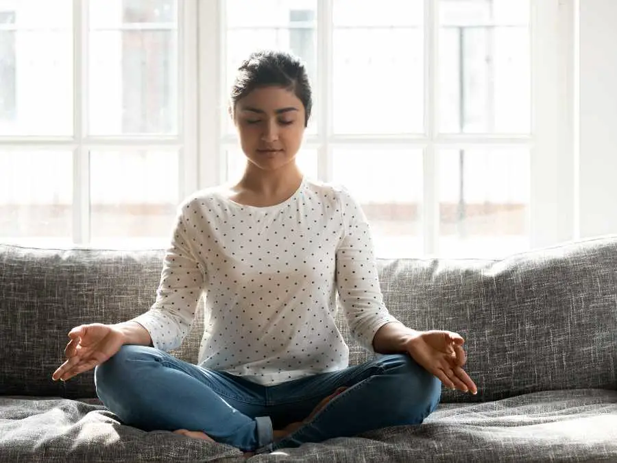 mom-meditating