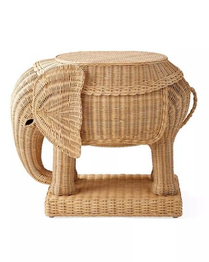 rattan-wooden-table-summer-decor-for-small-apartment