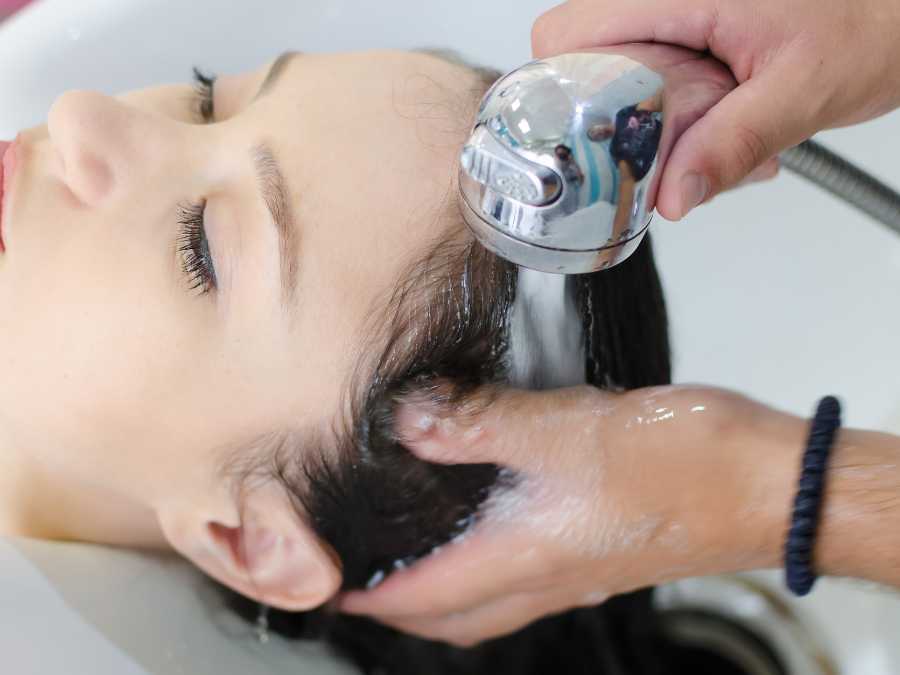 lady-raising-her-hair