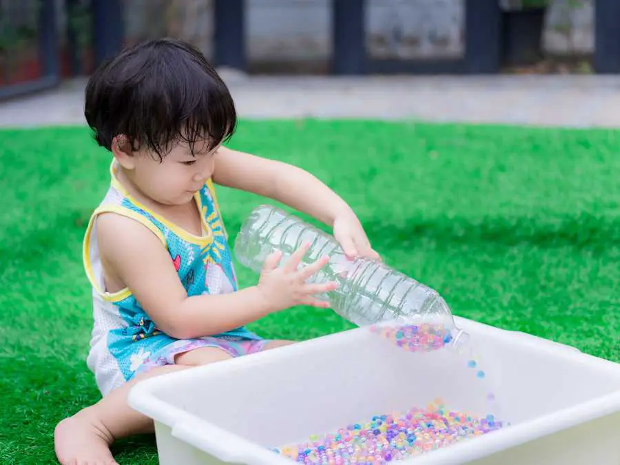 toddler-with-sensory-bottles