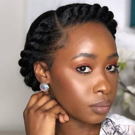 side-twisted-hair-to-achieve-no-heat-hairstyle-for-mom-under-5-minute
