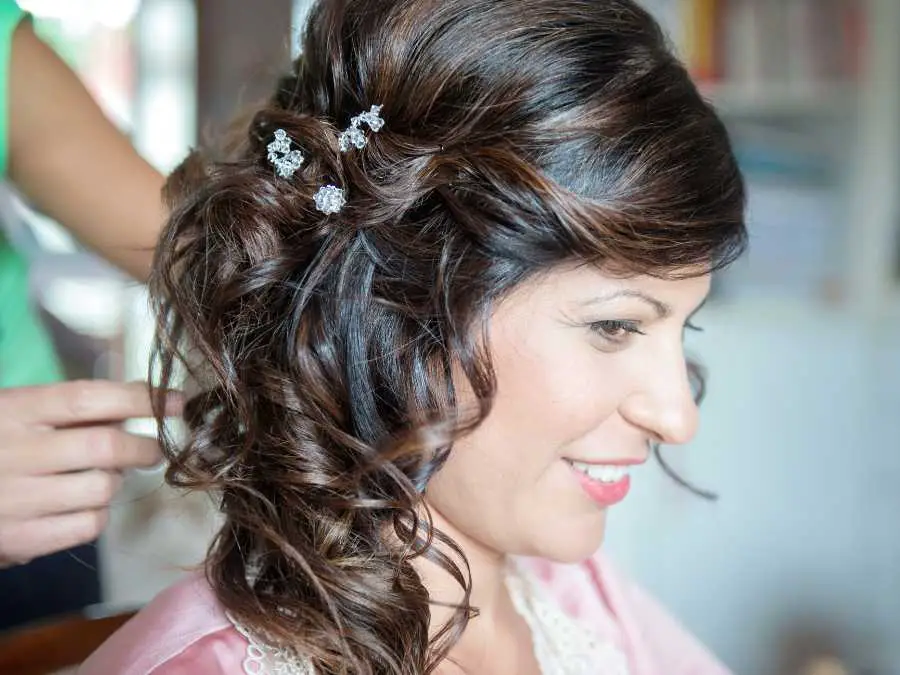 hair-clip-sweep-to-achieve-no-heat-hairstyle-for-mom-under-5-minute