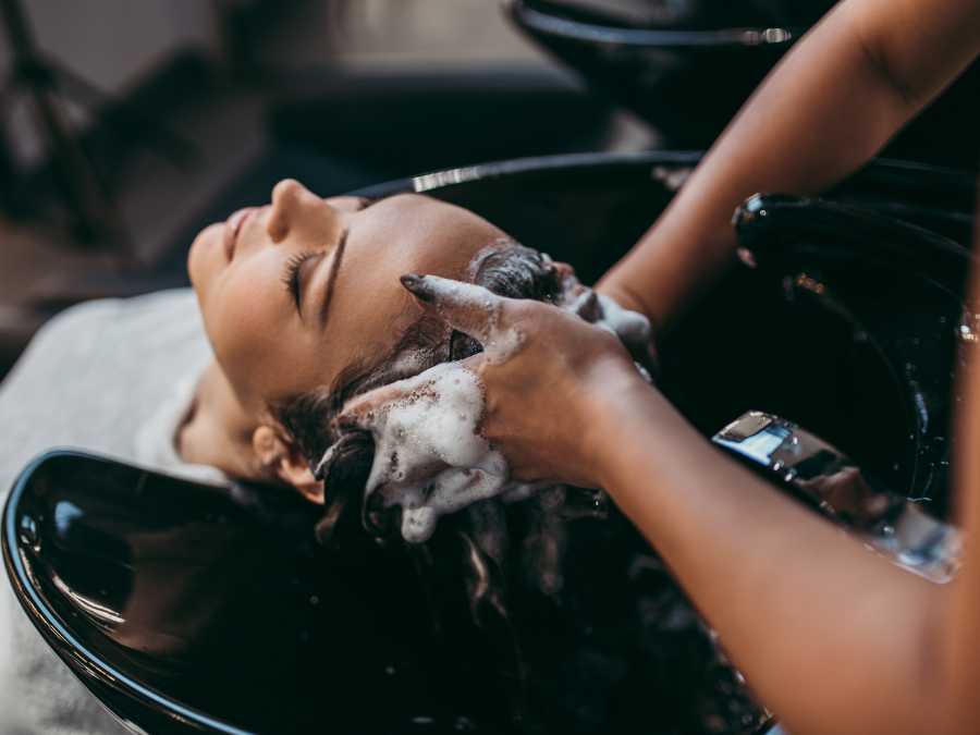 hair-washing-laze-girls-summer-hair-and-beauty