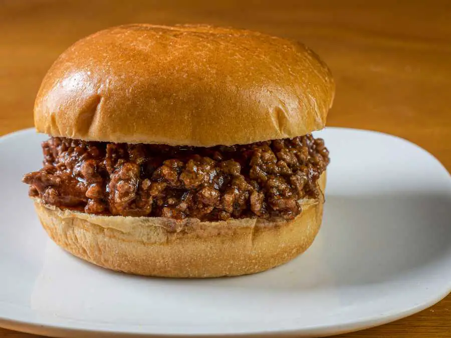 sloppy-joe-in-a-serving-plate