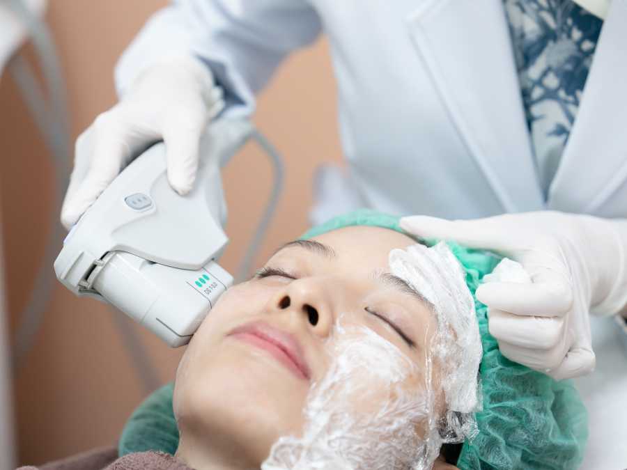sport-treating-her-face