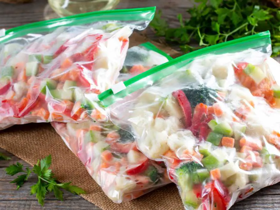 well-squeezed-packed-food-how-to-make-freezer-meals-for-mom