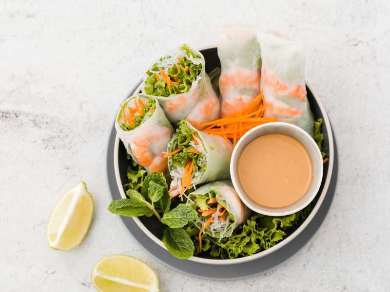 a-bowl-summer-roll-and-peanut-sauce