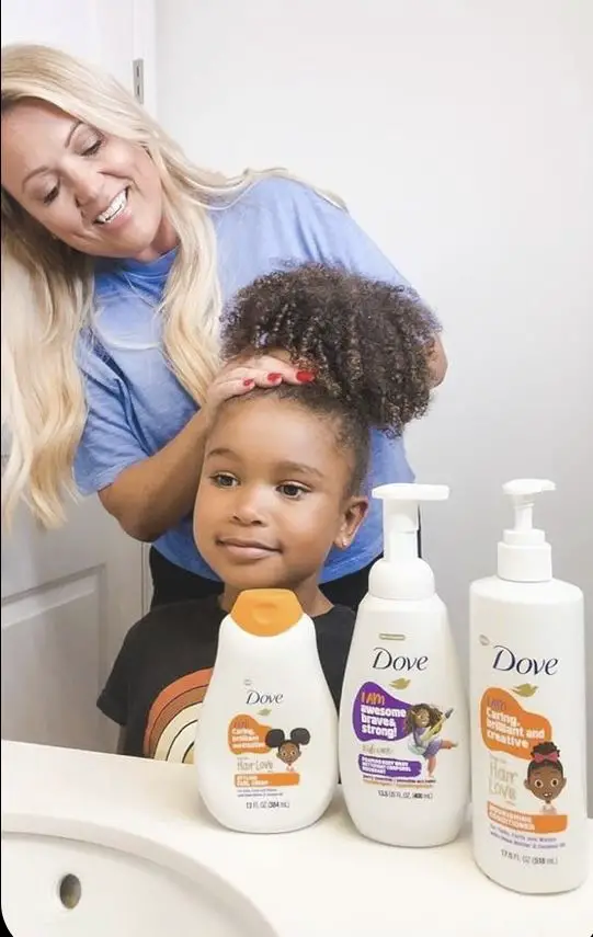 mom-using-distraction-to-make-toddler-hair