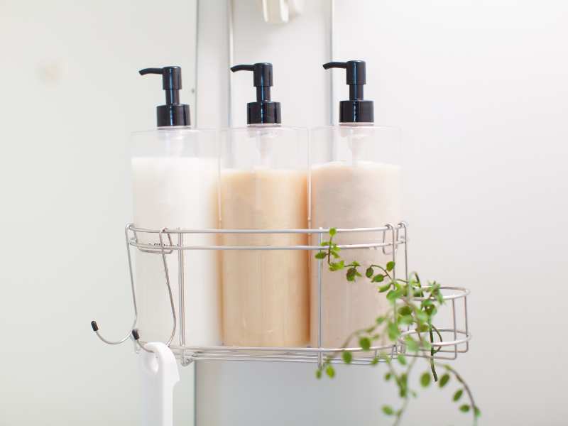 bottles-of-shampoo-and-conditioner