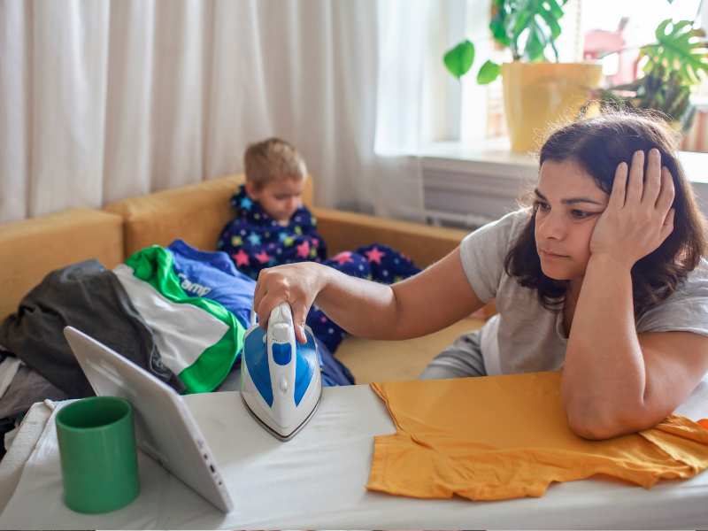 tired-mom-with-a-little-baby-for-mom-burnout